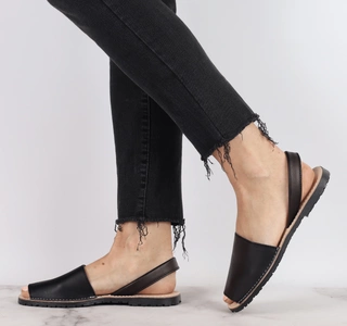 Czarne skórzane sandały hiszpańskie płaskie El Pimpi - Made in Spain