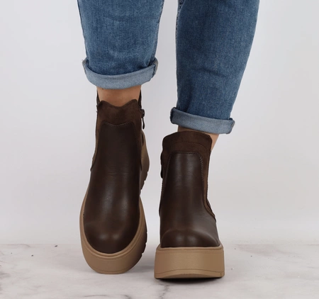 Brązowe botki zimowe czekoladowe na koturnie i platformie ocieplane Jezzi