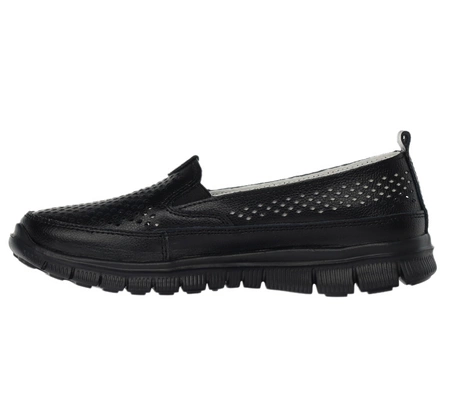 Całe czarne skórzane mokasyny ażurowe na sportowej podeszwieJezzi