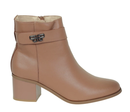 Eleganckie beżowe botki damskie skórzane na średnim obcasie Jezzi