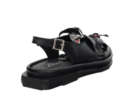 Czarne eleganckie sandały damskie skórzane z kwiatkiem MODO