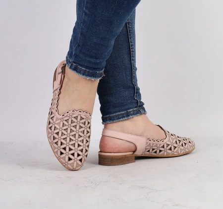 Skórzane ażurowe sandały płaskie z zakrytymi palcami brudny róż MODO