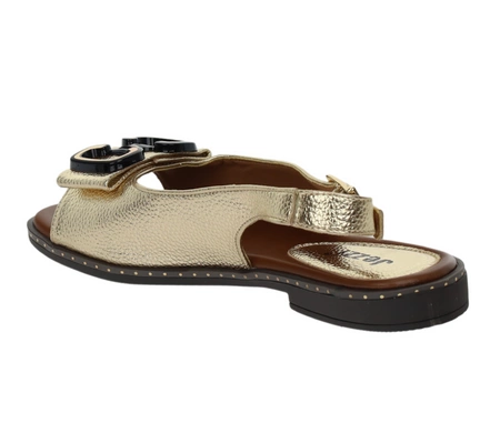 Złote sandały damskie eleganckie płaskie z zabudowaną cholewką Jezzi