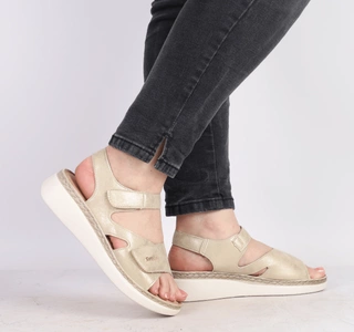 Złote sandały damskie na rzepy komfortowe i eleganckie  Jezzi