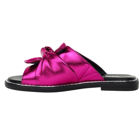 Błyszczące różowe klapki damskie płaskie z czarną wkładką Jezzi