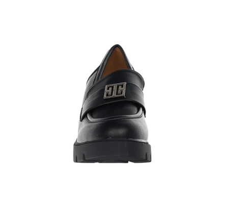 Czarne licowe półbuty na obcasie i platformie mokasyny z klamrą Jezzi