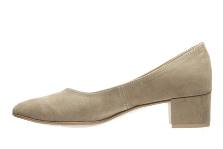 Beżowe czółenka na niskim obcasie zamszowe Azali