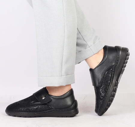 Czarne skórzane buty damskie komfortowe na rzep ortopedyczne na haluksy UNISOFT