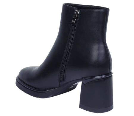 Czarne skórzane botki damskie na słupku i platformie Ginom Fabiani