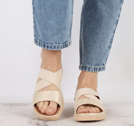 Bezowe eleganckie sandały damskie płaskie wsuwane Jezzi