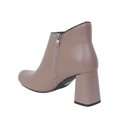 Eleganckie botki jesienne na obcasie ze skóry naturalnej w kolorze Cappucino