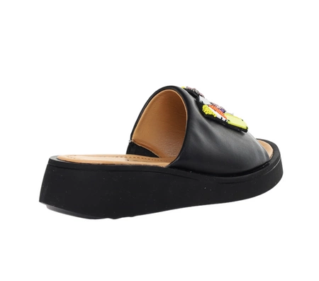 Czarne skórzane klapki damskie na grubej podeszwie VINCEZA