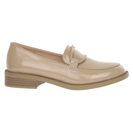 Lakierowane beżowe półbuty damskie z miękkiej skóry ekologicznej Jezzi