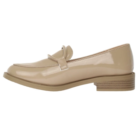 Lakierowane beżowe półbuty damskie z miękkiej skóry ekologicznej Jezzi