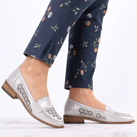 Eleganckie i komfortowe mokasyny ażurowe ze skóry naturalnej Gino Fabiani