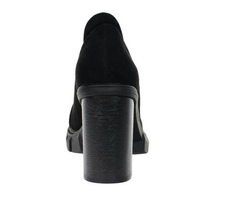 Czarne półbuty na obcasie i podsuwce lordsy Cora od Jezzi