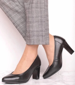 Czarne czółenka damskie na obcasie włoska skóra Polska Marka Gino Fabiani