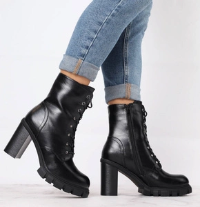 Czarne traperki rokowe na wysokim klocku i platformie Jezzi