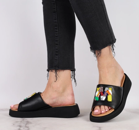 Czarne skórzane klapki damskie na grubej podeszwie VINCEZA