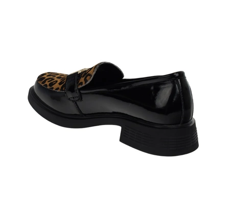 Czarne lakierowane mokasyny damskie z panterką loafersy VINCEZA