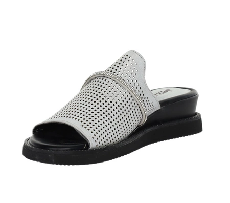 Srebrne eleganckie klapki damskie na niskiej koturnie Jezzi