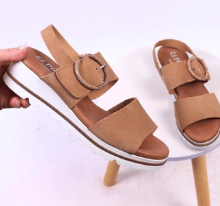 Skórzane sandały damskie na komfortowej koturnie Hiszpańskie El Pimpi