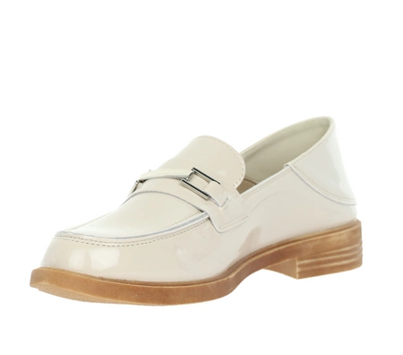 Beżowe skórzane lakierowane lordsy płaskie mokasyny damskie VINCEZA