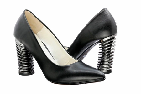 Czarne czółenka na modnym zdobionym słupku Massimo Lucchesi