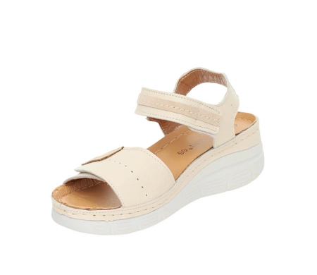 Beżowe eleganckie i wygodne sandały damskie ze skóry naturalnej szyte w Polsce Gino Fabiani