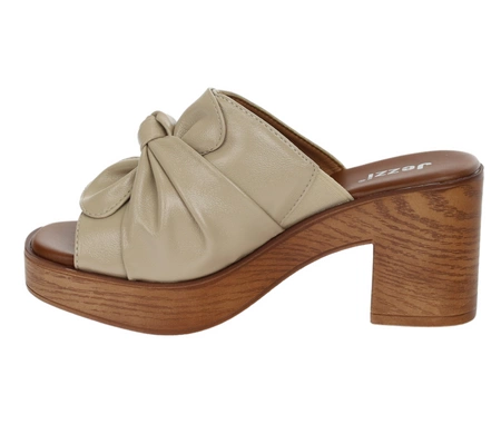 Beżowe klapki damskie z kokardą na drewnianym klocku i platformie Jezzi