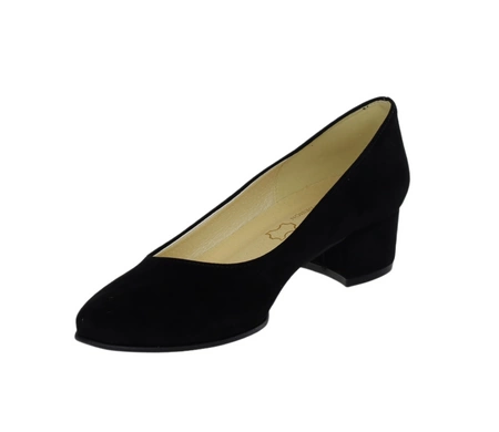 Czarne zamszowe na niskim szerokim obcasie od Azali