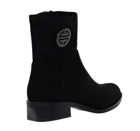 Czarne botki zamszowe na płaskim obcasie eleganckie Jezzi