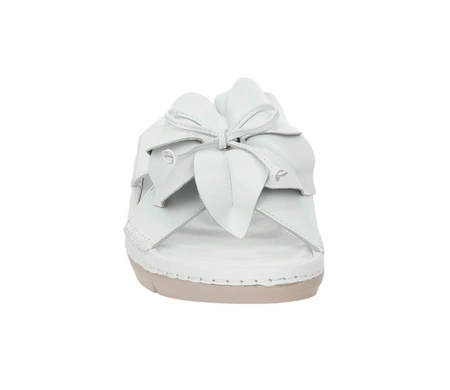 Białe skórzane klapki damskie na niskiej koturnie komfortowe MODO