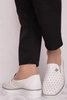 Białe półbuty damskie eleganckie i komfortowe Jezzi 