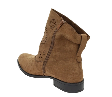 Zamszowe brązowe czekoladowe botki płaskie z ażurową cholewką saszki Jezzi