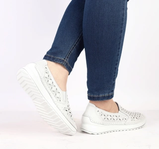 Białe skórzane tenisówki damskie elegancko-sportowe Jezzi