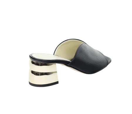 Czarne eleganckie klapki damskie na złotym obcasie AZALI