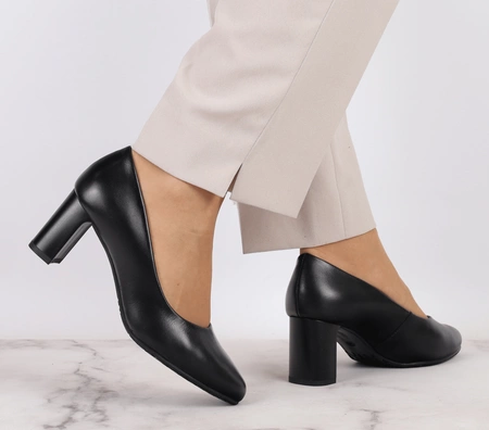 Czarne licowe czółenka skórzane na komfortowym obcasie RYŁKO