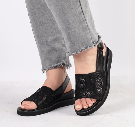 Czarne sandały damskie komfortowe na rzep Jezzi