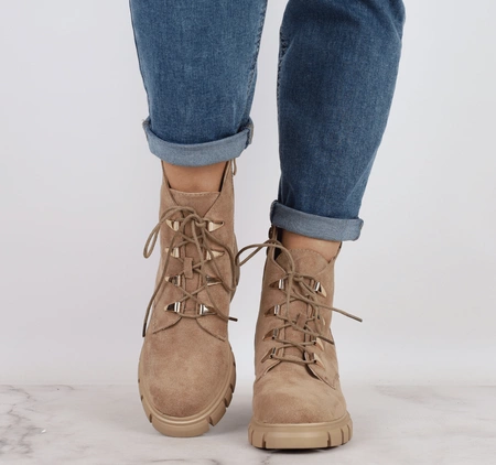 Beżowe ciepłe botki zimowe sznurowane na wygodnej podeszwie Jezzi