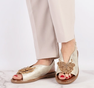 Złote eleganckie sandały płaskie komfortowe na szerokie stopy Jezzi