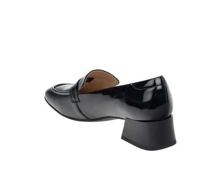 Czarne lakierowane półbuty damskie lordsy ze skóry naturalnej Gino Fabiani