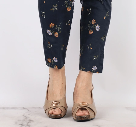 Lekkie sandały damskie na korkowej koturnie szyte Jezzi