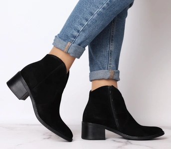 Czarne zamszowe botki kowbojki nieocieplane RYŁKO