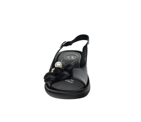 Czarne eleganckie sandały damskie płaskie z biżuterią Jezzi