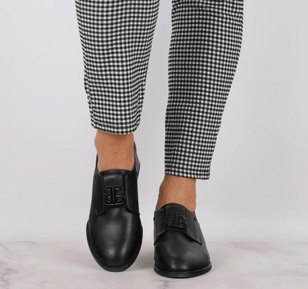 Wizytowe półbuty damskie skórzane na niskim obcasie VINCEZA