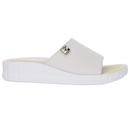 Białe komfortowe klapki damskie ze skóry naturalnej Helios