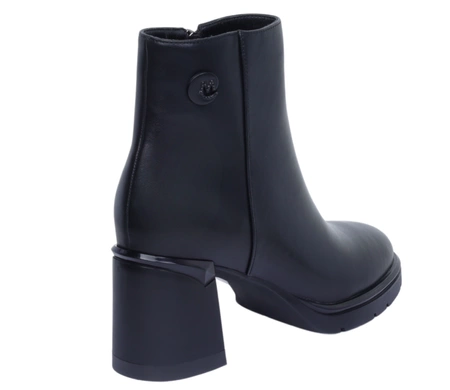 Czarne skórzane botki damskie na słupku i platformie Ginom Fabiani