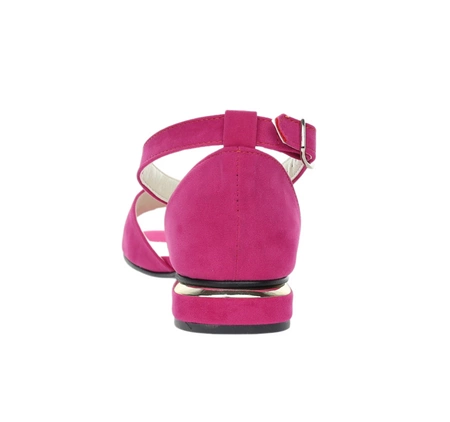 Fuksjowe eleganckie sandały na płaskim obcasie z zabudowaną piętą AZALI