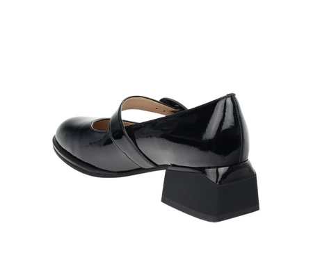 Czarne lakierowane półbuty damskie skórzane z paskiem na śródstopiu Gino Fabiani